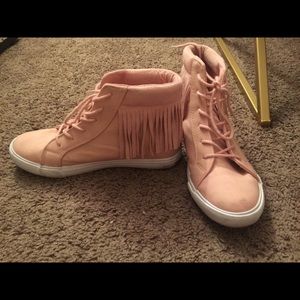 Cute moccasin like sneakers